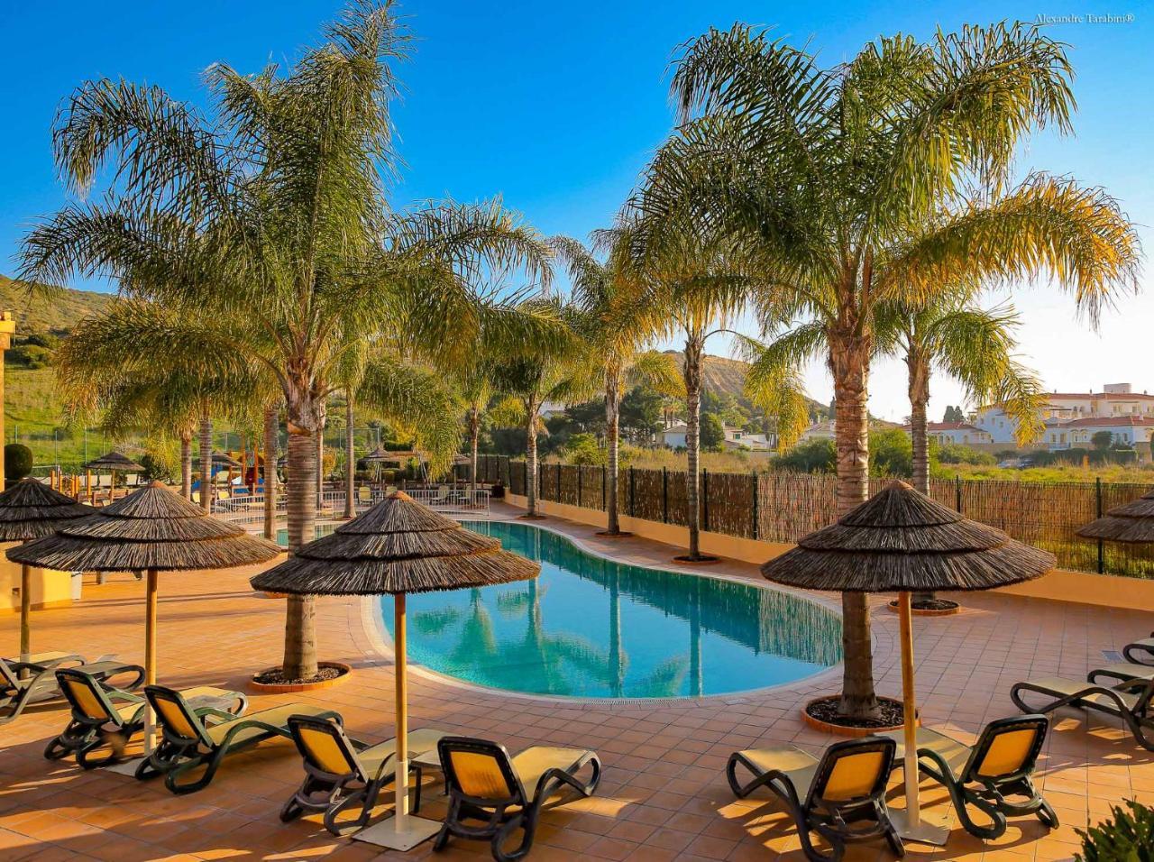 Luzbay Pool Apartments Екстериор снимка