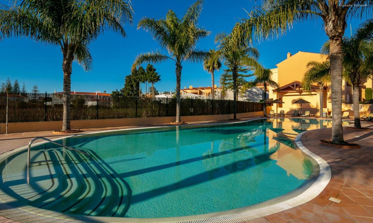Luzbay Pool Apartments Екстериор снимка