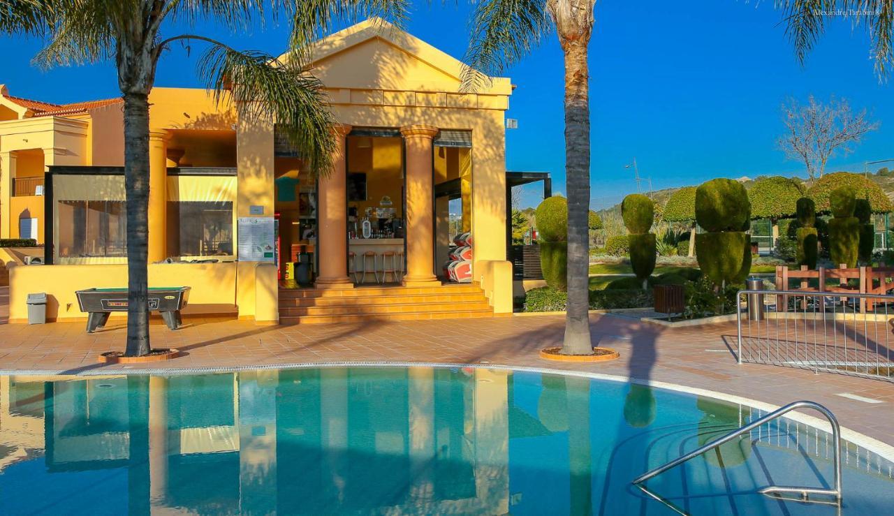 Luzbay Pool Apartments Екстериор снимка