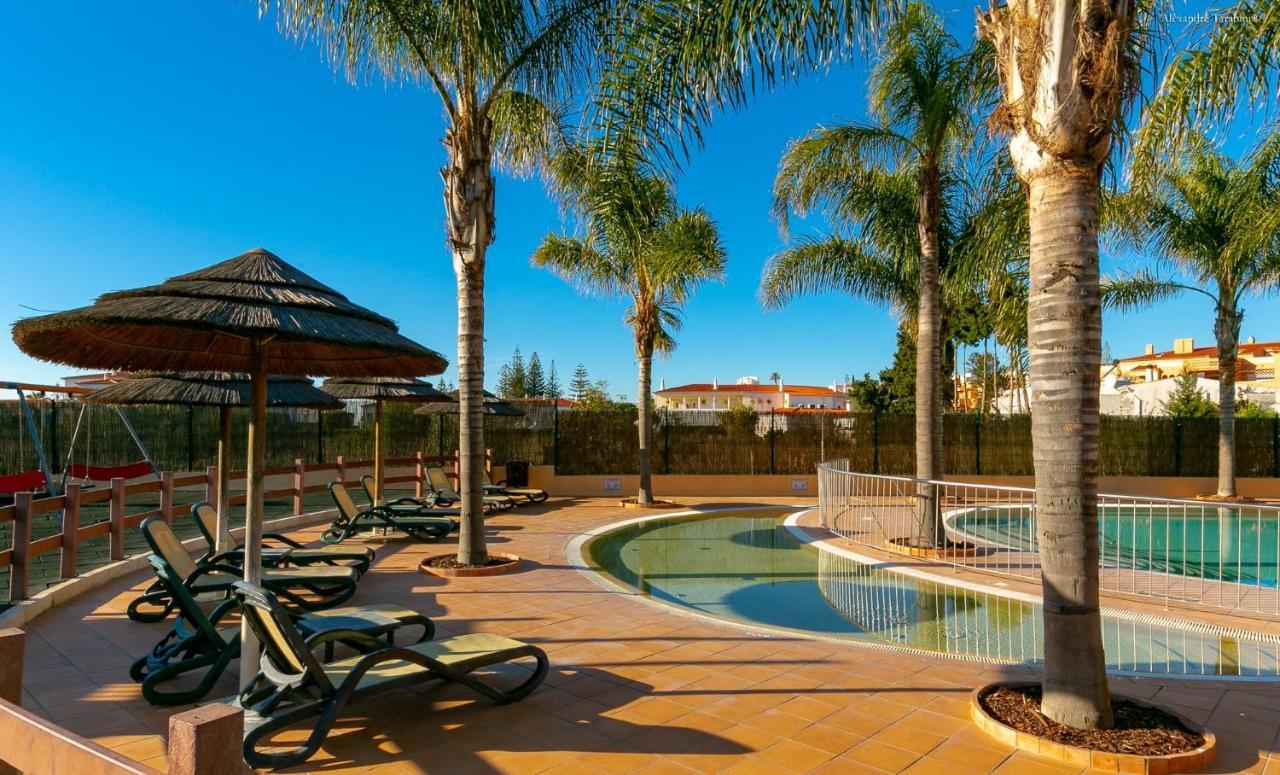 Luzbay Pool Apartments Екстериор снимка